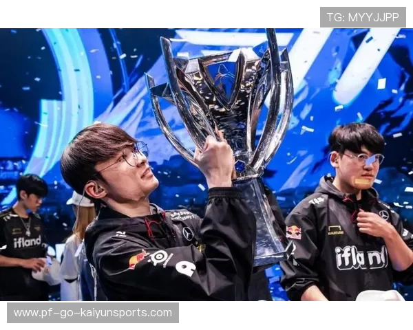 LoL全球总决赛赛点团战:ADC一波翻盘,震撼全场! LoL全球总决赛赛点团战:ADC一波翻盘,震撼全场!