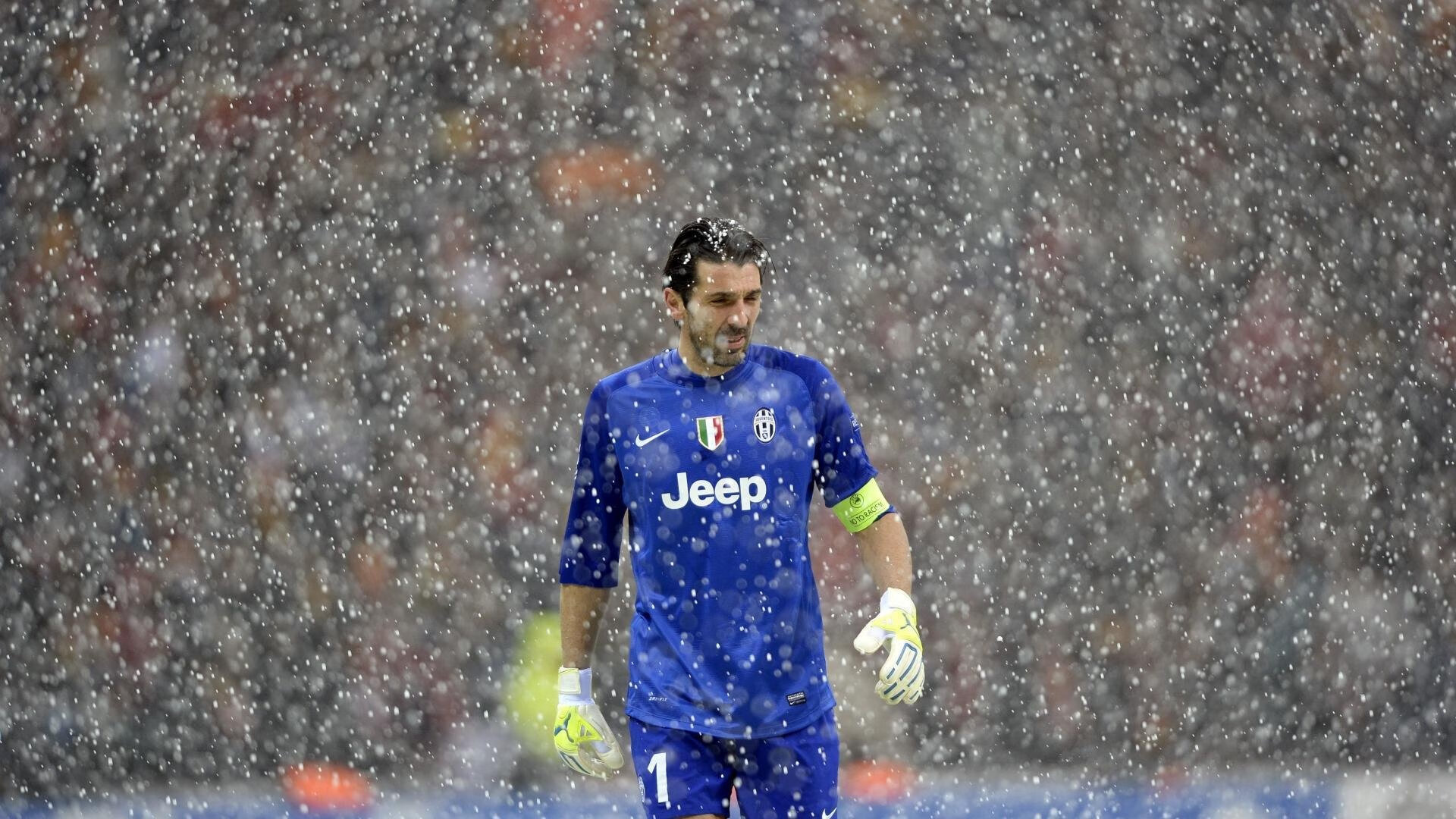 开云备用-全意大利裁判组执法!巴黎战拜仁,马里亚尼携VAR王牌待命,意大利 裁判